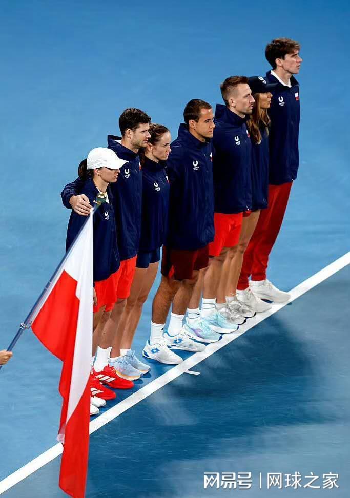 pp电子-波兰逆转首夺联合杯，本西奇送蛋丝袜仍难救主，瓦林卡被批拖油瓶